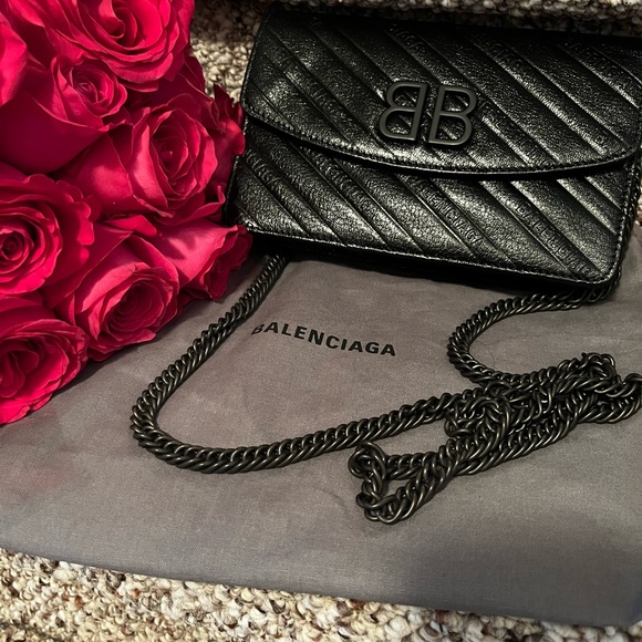 Pre-loved Balenciaga Wallet on Chain(barely used) - Picture 1 of 15